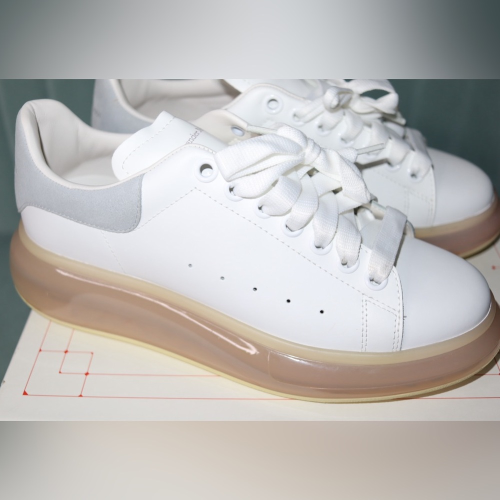 Alexander McQueen
Oversized Transparent
Sole Sneakers